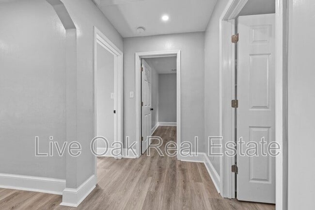 Building Photo - 1557 N Great Neck Rd