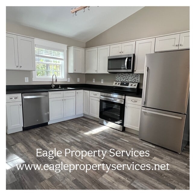 Building Photo - 114 Roslyn Ct