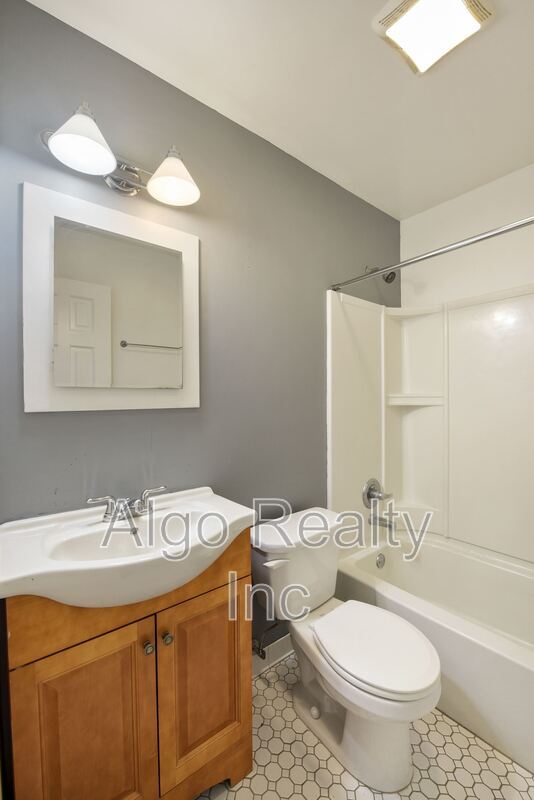 Building Photo - 729 E 16th St