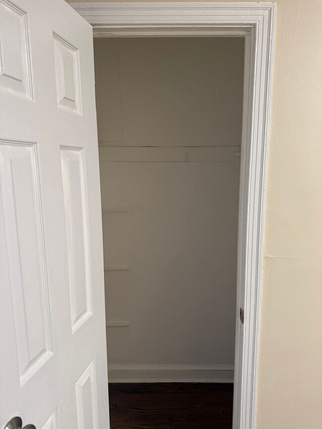 Building Photo - Move in Special! 2 Bed 1 Bath SE DC