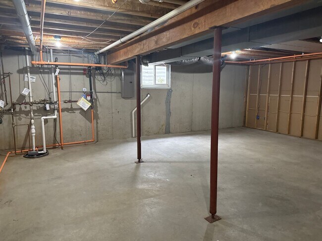 Building Photo - 620 Garvey Ln