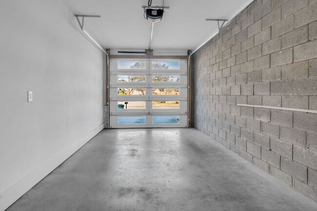 Building Photo - Modern Living in Wedgewood Houston