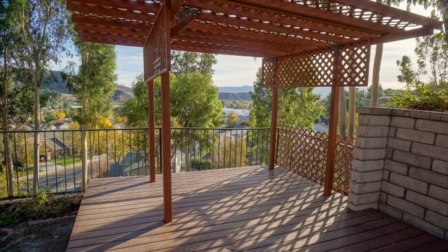 Building Photo - Updated 4-Bedroom Home with Community Amen...