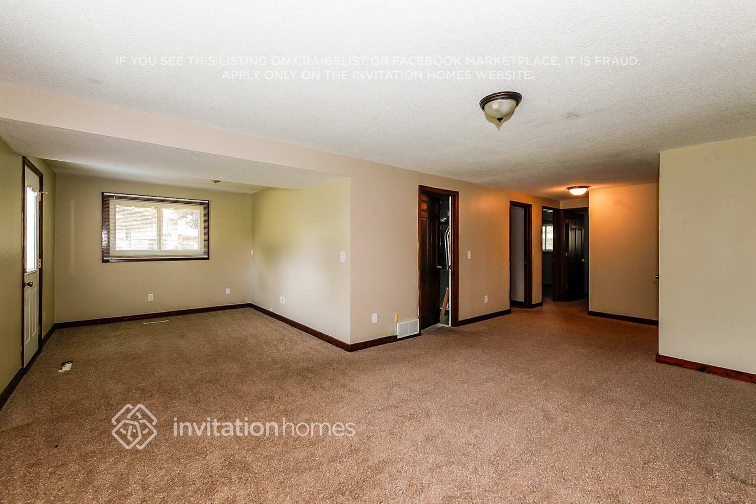 Building Photo - 4804 W Hidden Valley Dr