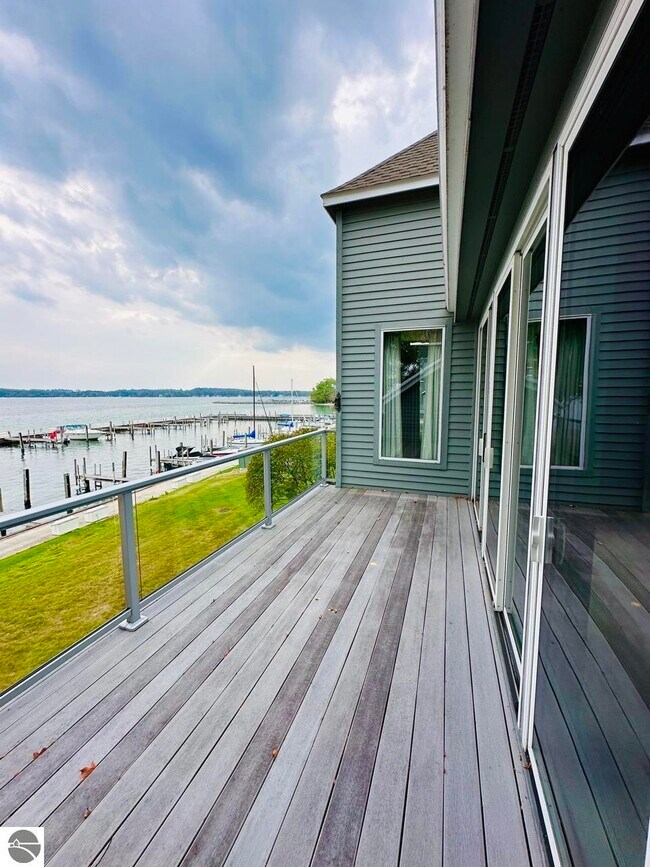 Building Photo - 776 N Yacht Club Dr