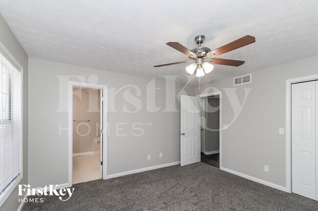 Building Photo - 142 N Springs Dr