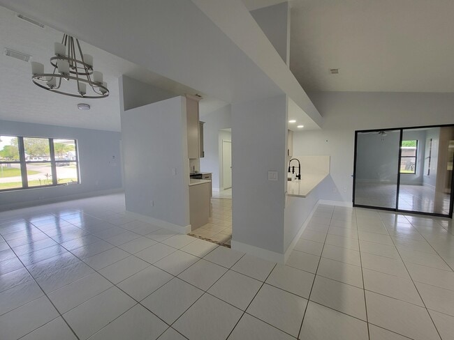 Building Photo - 2050 SE Camilo St