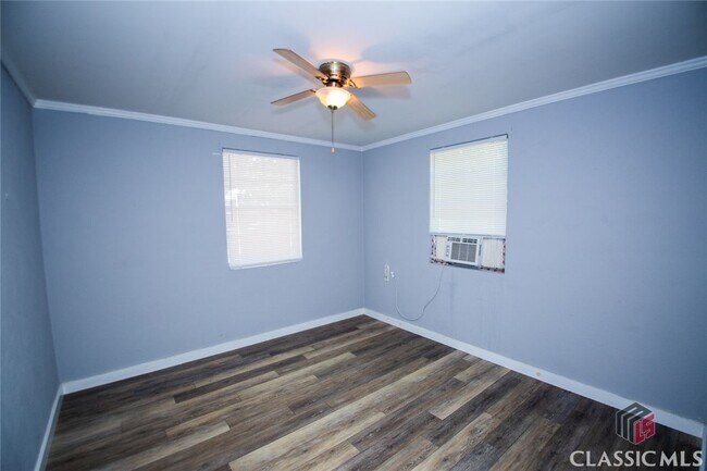 Building Photo - 1224 Hull Rd