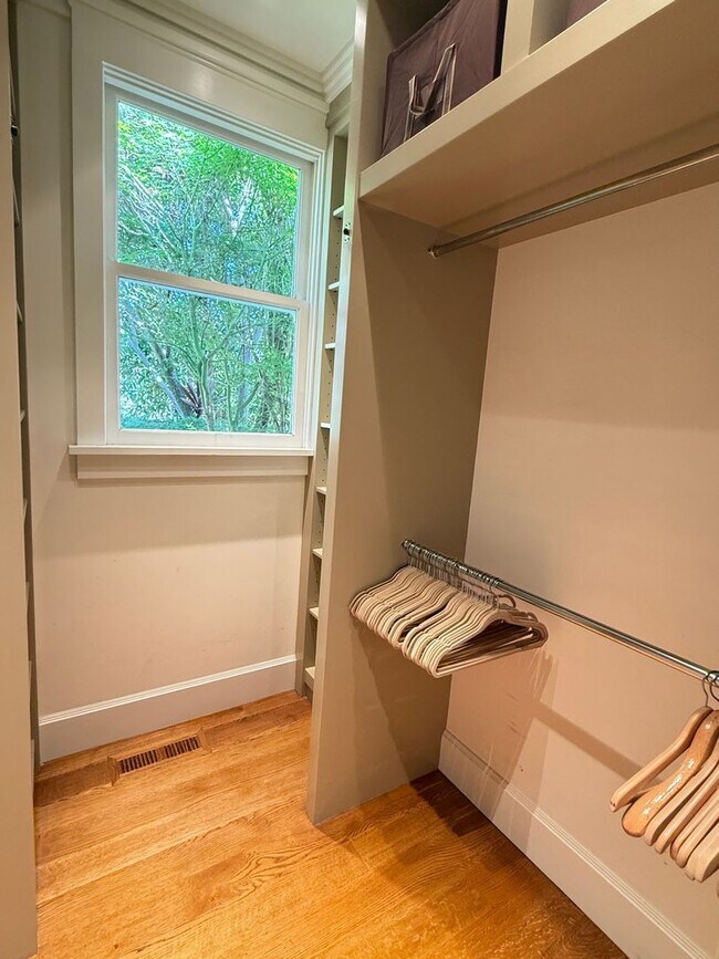 Building Photo - 1330 Sanchez St