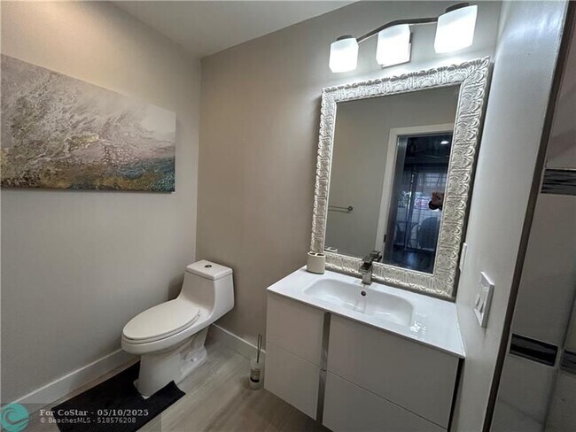 Building Photo - 13363 Pineapple Palm Ct