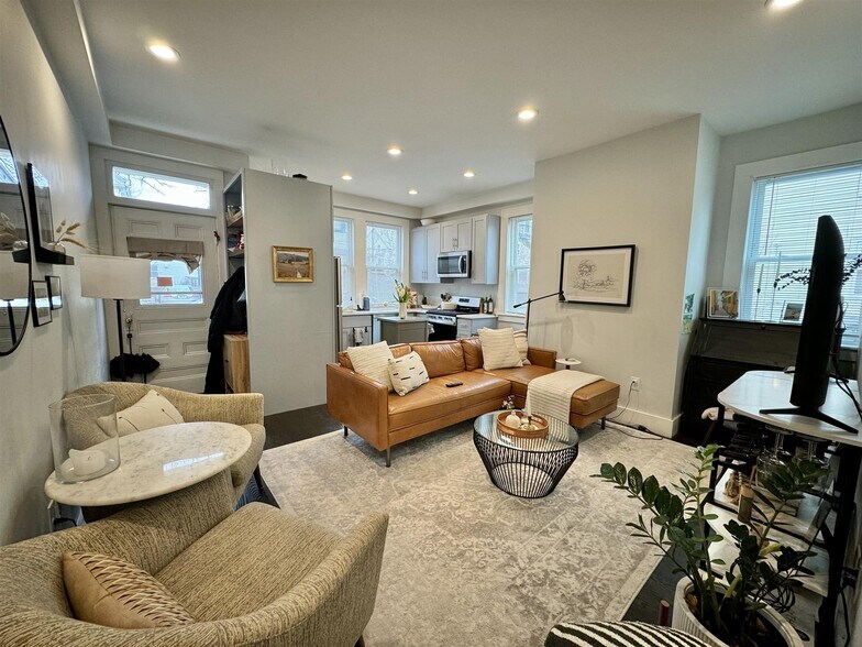 Building Photo - 75 Kinnaird St