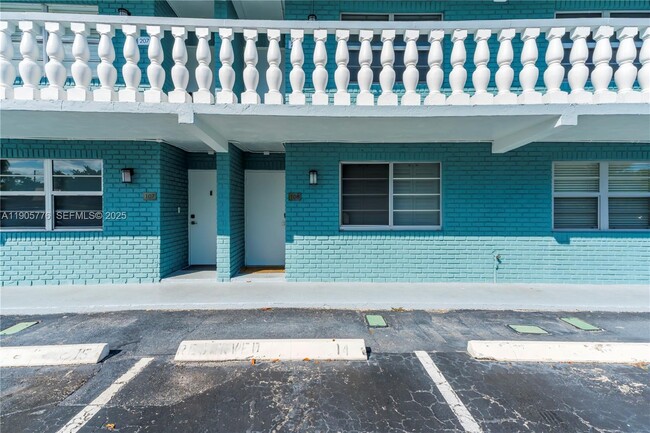 Building Photo - 801 NE 18th Ct