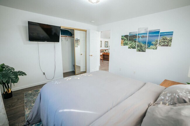 Building Photo - 4190 Hillside Ct