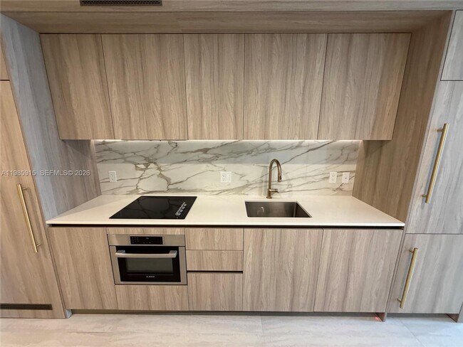 Building Photo - 77 SE 5th St