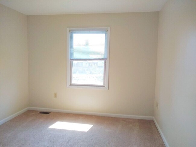 Building Photo - Allen Street