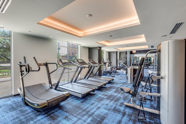 Building Photo - City Living, Extra Perks – Up to 1 Month F...