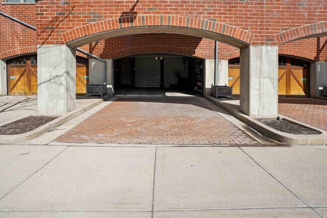 Building Photo - 130 S Water St