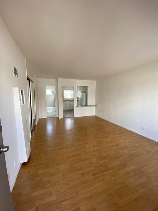 Interior Photo - 5855 Carlton Way,
