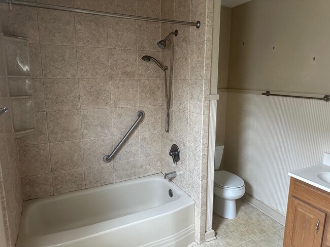 Building Photo - 13 Aldrich Ave