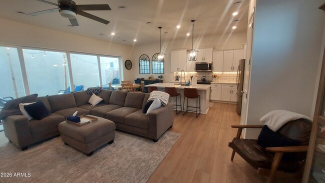 Building Photo - 290 E Markwood Dr