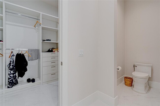 Building Photo - 2521 SW 105th Ave