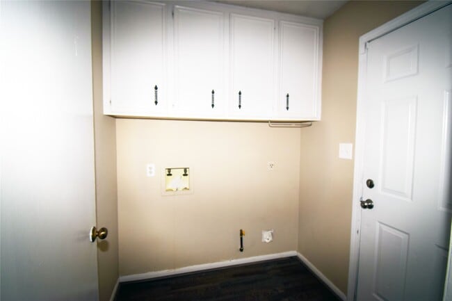 Building Photo - 1806 Cedarwood Ct