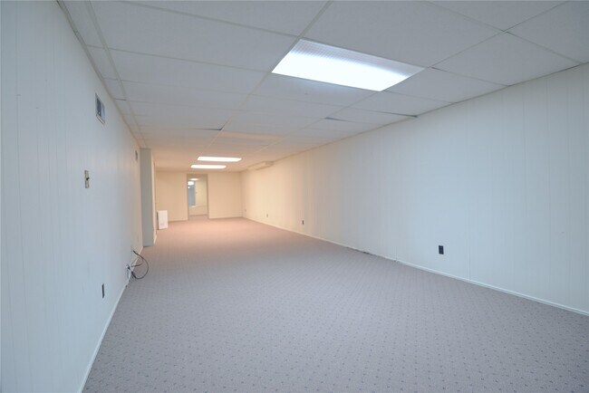 Building Photo - 2235 N Ballas Rd