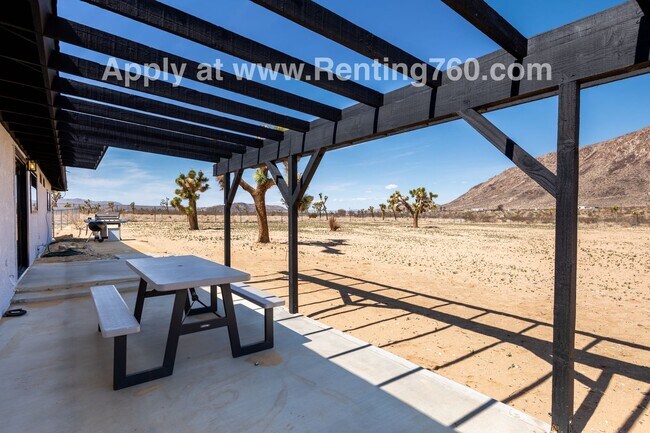 Building Photo - Modern Comfort in Scenic Landers
