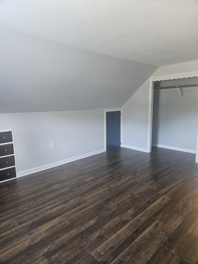 Building Photo - 2415 S Lumber St