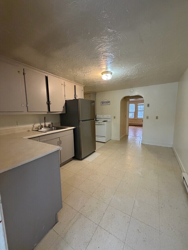 Building Photo - 43 Sutton St