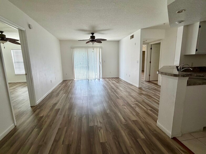 Building Photo - 737 Crest Pines Dr