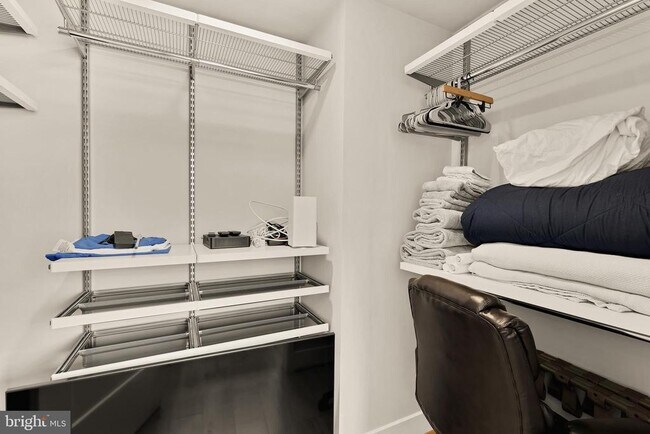 Building Photo - 1300 4th St SE