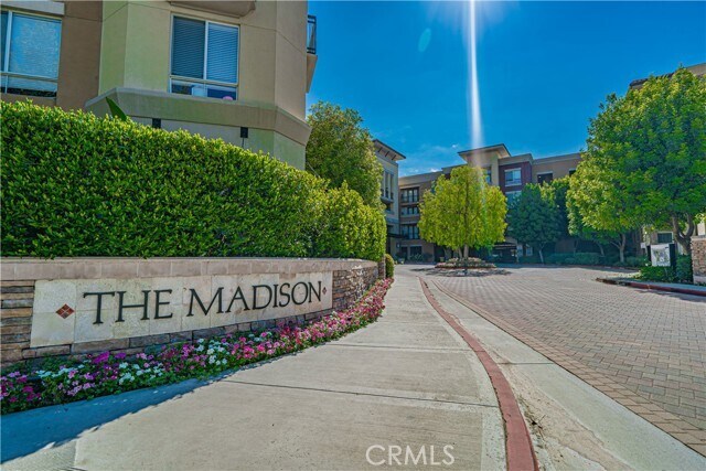 Building Photo - 24595 Town Center Dr