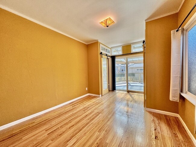Building Photo - 809 Bayswater Ave