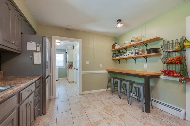 Building Photo - 2418 Heutte Dr