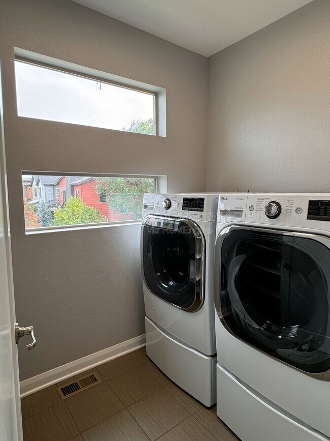 Building Photo - 6771 Larsh Dr