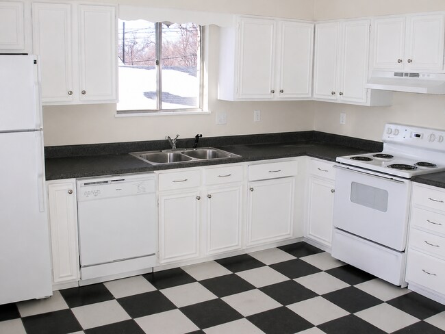 Building Photo - Bright & Spacious 2-Bedroom Residence Across from Berkeley Park