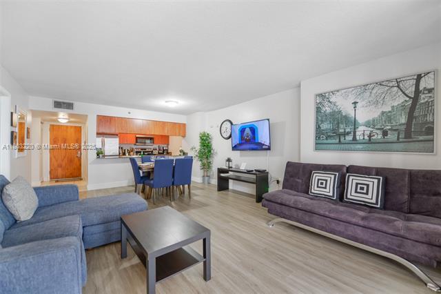 Building Photo - 1200 Brickell Bay Dr