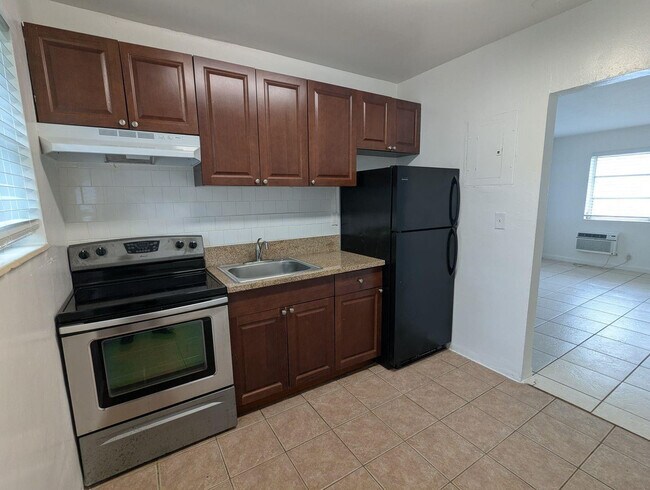 Building Photo - 107 SW 18th Ave