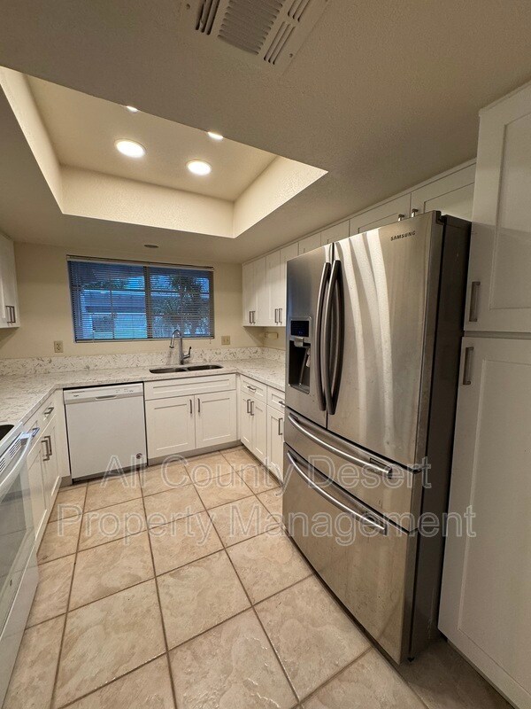 Building Photo - 2701 E Mesquite Ave