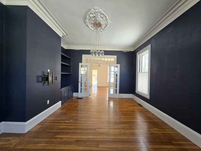 Building Photo - 26 Mather St