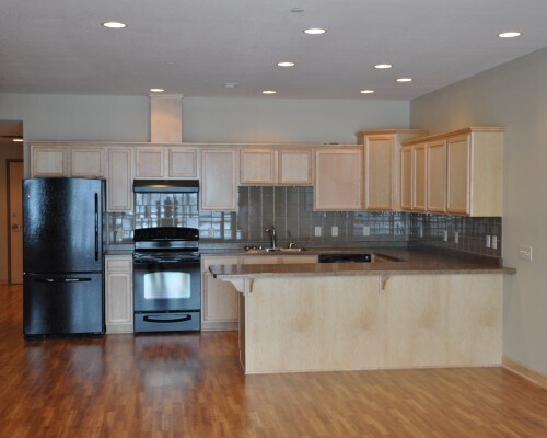 Kitchen - 200 Belgrade Ave