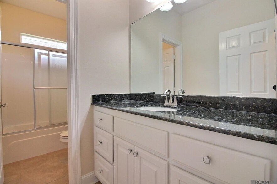 Building Photo - 20357 Chaumont Ave