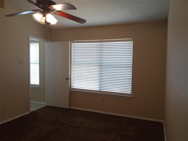 Building Photo - 1612 Scottsdale Dr