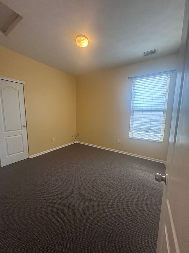 Building Photo - Bannon Crossings 3-bed, 2-bath Ranch