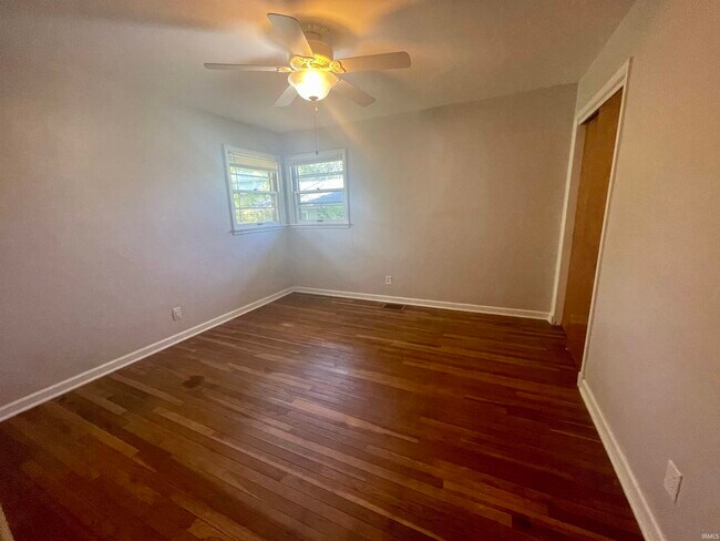 Building Photo - 1822 E 2nd St