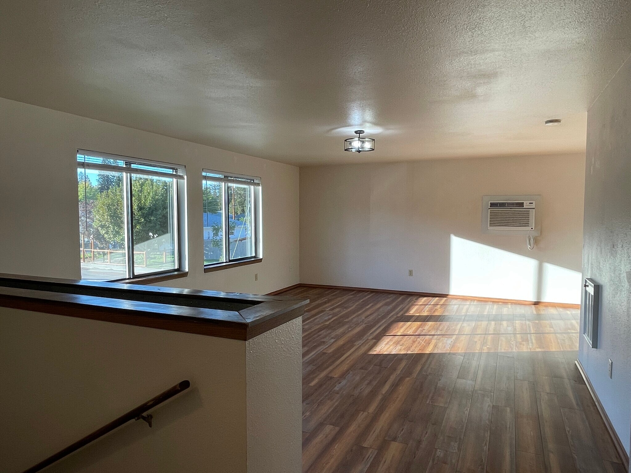 Building Photo - 609 Princeton Ave N