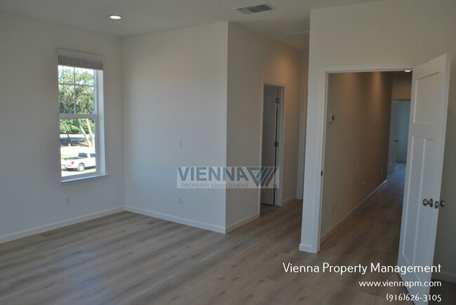 Building Photo - 7076 Auburn Blvd