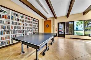 Building Photo - 3401 N Country Club Dr