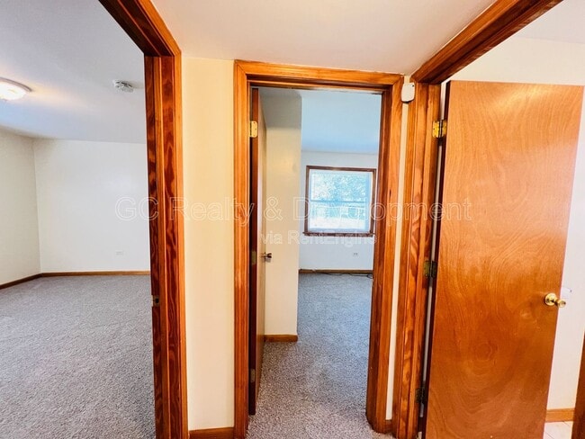 Building Photo - 12870 S Green St